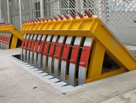 GS Automatic Road Blockers